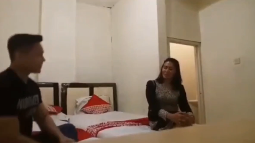 Tante Viral Sub Indo – interpiew Michat Open Bo di Hotel